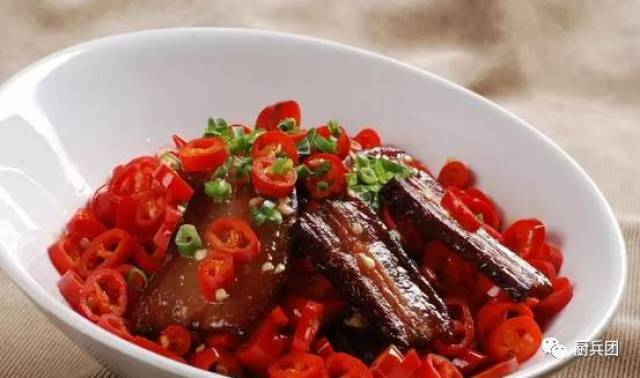 熱門暢銷菜品探秘，小巷美食秘境的誘人魅力