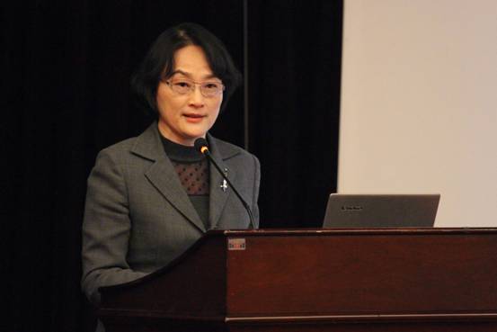 演員秦樾,演員秦樾，從舞臺到熒屏，變化中的自信與成就之光