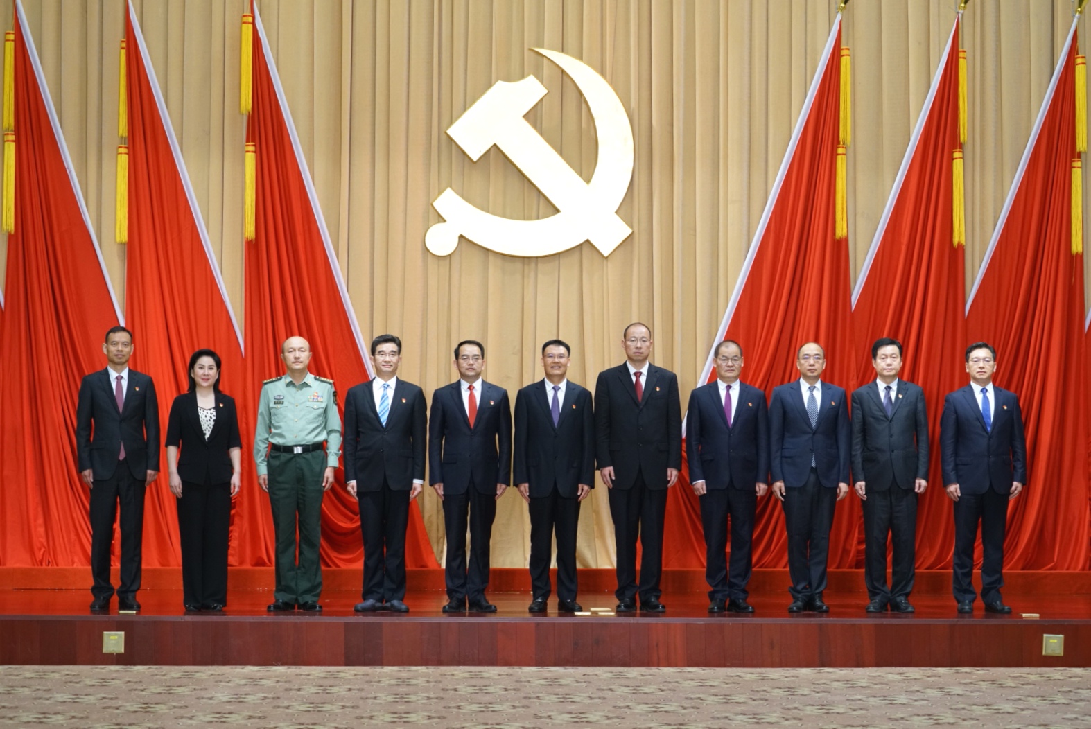 信陽市委常委名單最新揭曉，小巷中的獨特風味等你來探索之旅